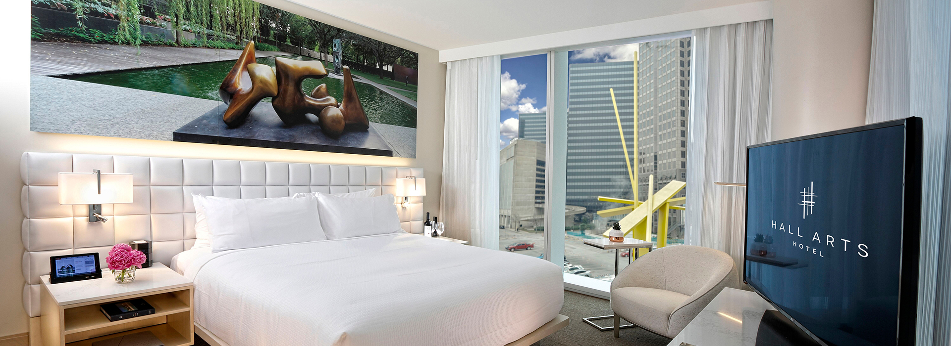 HALL Supreme 1 King Bed modern bathroom design at HALL Arts Hotel in Dallas Downtown Historic District